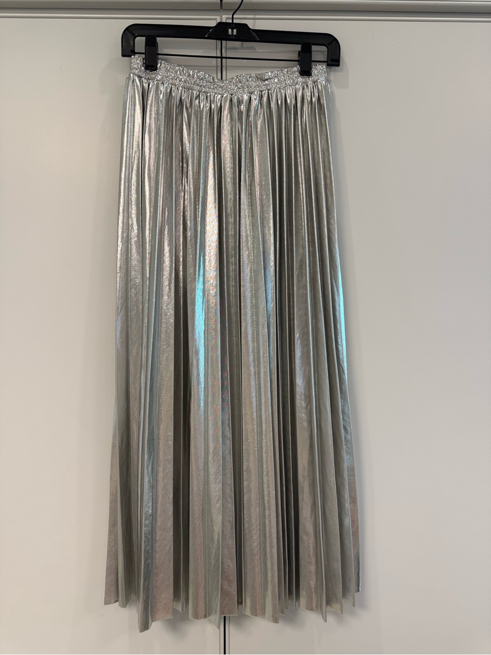 En Saison Pleated Metallic skirt (silver)
Size medium
Excellent condition